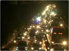 दिल्ली में बारिश से राहत लेकिन जाम बनी आफत, घंटों ट्रैफिक में फंसे रहे लोग- देखें तस्वीरें