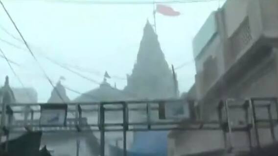 Gujarat : Dwarka के जगत मंदिर पर गिरी बिजली, शिखर ध्वज को हुआ नुकसान | Seedhe Field Se