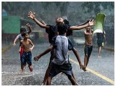 দিল্লিতে অবশেষে এল বর্ষা, তীব্র গরমে স্বস্তি এনে দিল কালো মেঘ আর রিমঝিম বৃষ্টি