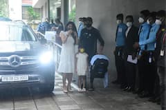 Harbhajan New Born Son: সদ্যজাতকে নিয়ে হাসপাতাল থেকে বাড়ি ফিরলেন হরভজন- গীতা, দেখে নিন সেই ছবি