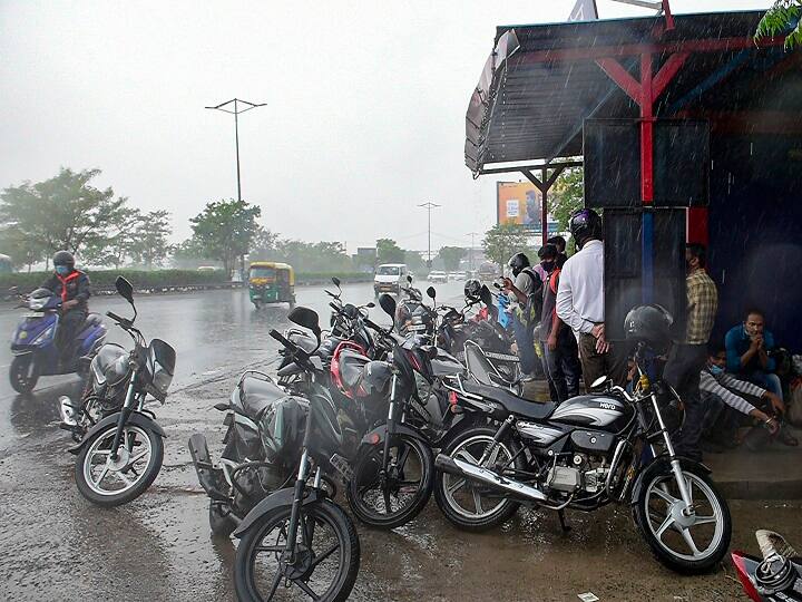 Delhi: It rained heavily in the capital Delhi today, dense clouds covered NCR Delhi Rains: दिल्ली-NCR में मानसून ने पकड़ा जोर, राजधानी और आसपास के इलाकों में हुई तेज बारिश