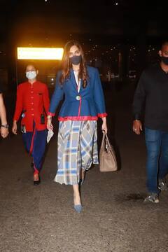 Sonam Kapoor: এক বছর পর বাবার সঙ্গে দেখা, চোখে জল সোনম কপূরের