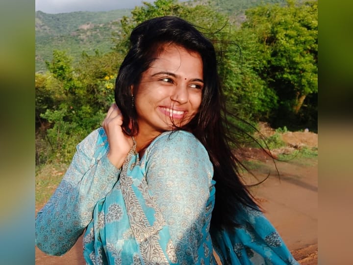 இந்த வயக்காட்டு மத்தியில முயலொன்னா துள்ளிகிட்டு புயல் ஒன்ன நெஞ்சில் நட்டு ஏன் போனாளோ