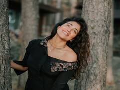 Shriya Saran | ஓராயிரம் ஆண்டுகள் சேமித்த காதலிது .. ஸ்ரேயா க்ளிக்ஸ்