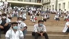 Gandhinagar: GMERS મેડિકલ કોલેજના ઈન્ટર્ન તબીબો ઉતર્યા હડતાળ પર, શું છે માંગ?