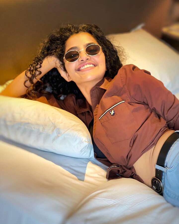 (Courtesy : Instagram) మలయాళీ ముద్దుగుమ్మ అనుపమ పరమేశ్వరన్ 'అ ఆ' సినిమాతో తెలుగులో ఎంట్రీ ఇచ్చింది. తొలి సినిమాతోనే ప్రేక్షకులను ఆకట్టుకుంది. ఆమె ఉంగరాల జుట్టు, క్యూట్ లుక్స్ కి యూత్ ఫిదా అయింది.