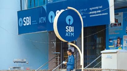 sbi customer alert state-bank-of-india warns customers not to give otp to unknown callers SBI Customer Alert: এই বলে ফাঁদে ফেলছে প্রতারকরা, সতর্ক করল স্টেট ব্যাঙ্ক