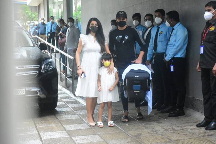 29 अक्टूबर, 2015 में गीता बसरा और हरभजन की शादी हुई थी जिसके बाद जुलाई, 2016 में गीता ने प्यारी सी बेटी को जन्म दिया था जिसका नाम प्यार से दोनों ने हिनाया रखा है.