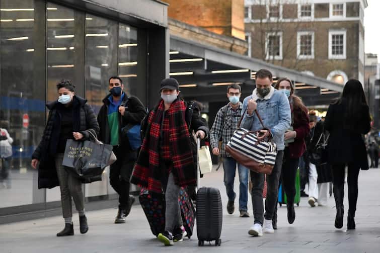 Britain lifted most of its Covid-19 restrictions including mandatory face masks Covid-19: इस देश में कोविड प्रतिबंधों में दी गई ढील, मास्क लगाना अब अनिवार्य नहीं