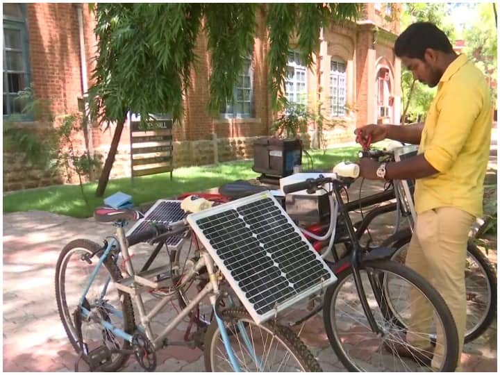 College Student From Tamil Nadu Builds Solar Powered Electric Cycle, Will Run 50 KMS At Rs 1.50 College Student From Tamil Nadu Builds Solar Powered Electric Cycle, Will Run 50 KMS At Rs 1.50