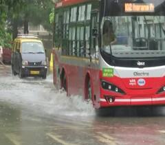 Mumbai Monsoon: मुंबई में भारी बारिश, सायन सहित कई इलाकों में ट्रैफिक धीमा, दोपहर आएगा हाईटाइड