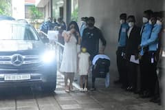 Harbhajan New Born Son: সদ্যজাতকে নিয়ে হাসপাতাল থেকে বাড়ি ফিরলেন হরভজন- গীতা, দেখে নিন সেই ছবি