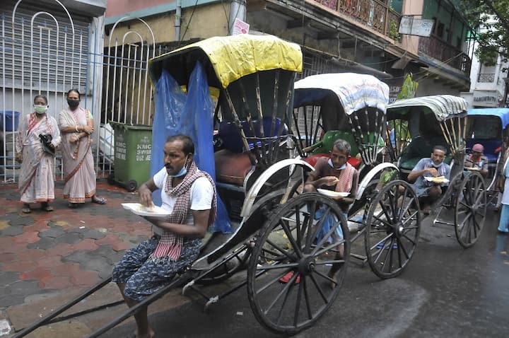 সকাল ১০-বিকেল ৩টে পর্যন্ত খোলা থাকবে ব্যাঙ্ক। আপাতত বন্ধই থাকছে স্কুল-কলেজ-সিনেমা হল।