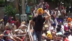 Simarjit Bains ਖ਼ਿਲਾਫ਼ Akali Dal ਦਾ ਗੁੱਸਾ ਮੰਤਰੀ ਭਾਰਤ ਭੂਸ਼ਣ ਆਸ਼ੂ ਦੇ ਘਰ ਜਾ ਫੁੱਟਿਆ