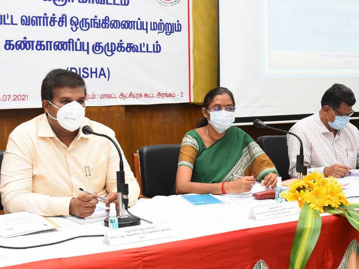 மூன்றாம் அலை தடுப்பு குறித்து ஊராட்சி அளவில் குழுக்கள் அமைத்துத் திட்டம் - எம்.பி ஜோதிமணி