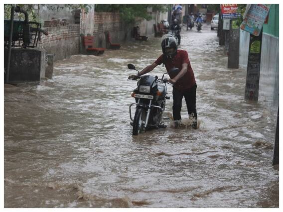 बरसती घटाओं ने दिल्ली की फिजा को किया तर, गर्मी से राहत मिलते ही मयूरा की तरह नाच उठा बच्चों का मन