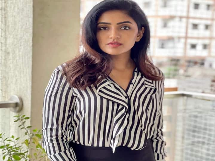 சிந்தையில் தாவும் பூங்கிளி, அவள் சொல்லிடும் வார்த்தை தேன்துளி