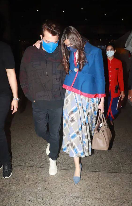 ਤੁਹਾਨੂੰ ਦੱਸ ਦੇਈਏ ਕਿ ਸੋਨਮ ਕਪੂਰ ਆਪਣੇ ਪਤੀ ਆਨੰਦ ਆਹੂਜਾ ਦੇ ਨਾਲ ਲਗਭਗ ਇੱਕ ਸਾਲ ਲੰਡਨ ਵਿੱਚ ਰਹਿ ਰਹੀ ਸੀ ਕਿਉਂਕਿ ਕੋਰੋਨਾ ਮਹਾਂਮਾਰੀ ਦੇ ਕਾਰਨ ਲੌਕਡਾਊਨ ਸੀ।