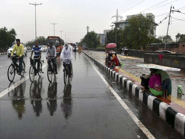 Delhi NCR Monsoon Rain Update heavy rain alert know weather latest update Delhi Monsoon: दिल्ली में 19 साल बाद दो हफ्ते देरी से पहुंचा मानसून, जानिए मौसम का ताजा अपडेट
