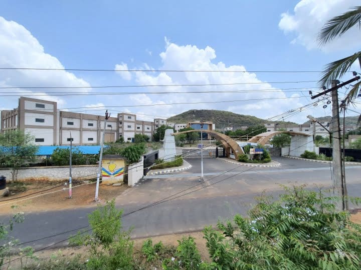 Corona Vaccine | செங்கல்பட்டு மையத்தில், பாரத் பயோடெக் உட்பட தடுப்பூசி தயாரிக்க 3 நிறுவனங்கள் விருப்பம் எனத் தகவல்..! in chengalpattu hll vaccine center will be open shortly 3 firms including bharat biotech interested in corona vaccine production Corona Vaccine | செங்கல்பட்டு மையத்தில், பாரத் பயோடெக் உட்பட தடுப்பூசி தயாரிக்க 3 நிறுவனங்கள் விருப்பம் எனத் தகவல்..!