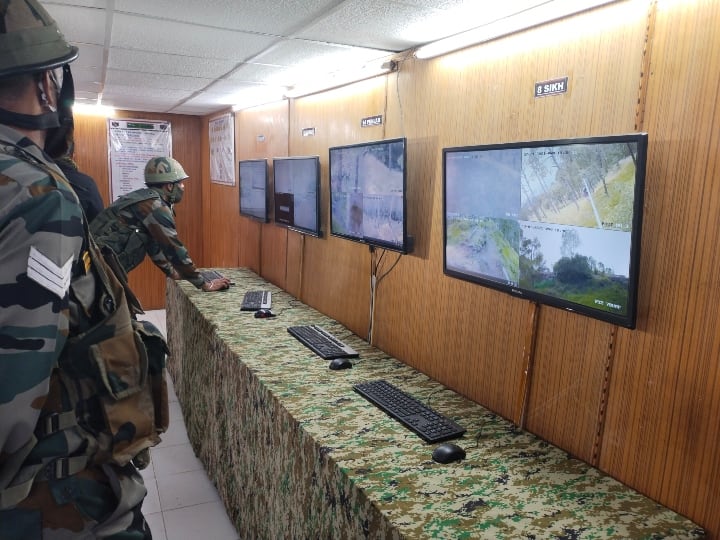 To keep eye on Pakistan actions Indian Army installed cameras on LoC ANN पाक की हरकत पर नजर रखने की खातिर भारतीय सेना ने एलओसी पर लगाए कैमरे, 24 घंटे हो रही निगरानी