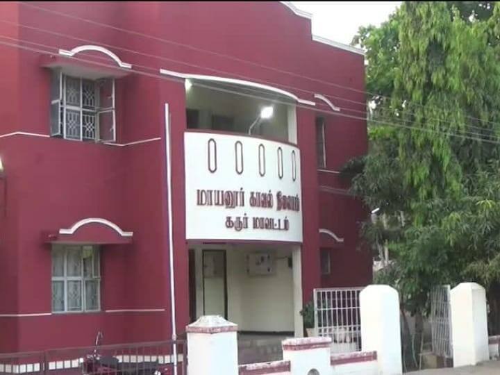 போதைக்கு அடிமையான போதை ஒழிப்பு மைய மேலாளர்; தூக்கிட்ட மனைவி; பார்த்து கதறிய மகன்!