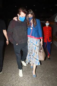 Sonam Kapoor: এক বছর পর বাবার সঙ্গে দেখা, চোখে জল সোনম কপূরের