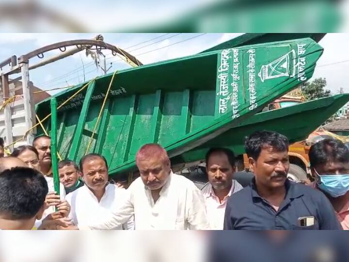 RJD take Unique initiative lalu ki naav aur tejashwi ki patwar for helping people who trapped in floods ann बिहारः RJD की अनूठी पहल, ‘लालू की नाव और तेजस्वी की पतवार’ से होगी बाढ़ में फंसे लोगों की मदद