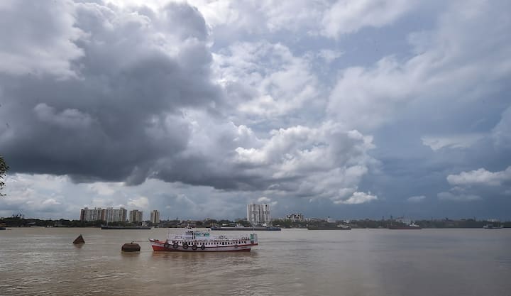 করোনাকালে রাজ্যে ১৫ জুলাইয়ের বদলে ৩০ জুলাই পর্যন্ত বাড়ানো হল বিধিনিষেধের মেয়াদ।