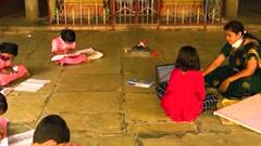 Be Positive | सोलापूर जिल्ह्यात भरतेय 'पारावरची शाळा', अनोख्या पद्धतीने ज्ञानदानाचं काम सुरू