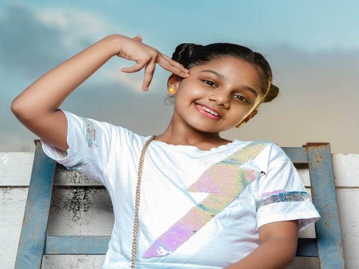 நடிகை திரிஷா உடன் பரமபத விளையாட்டில் நடித்தார்