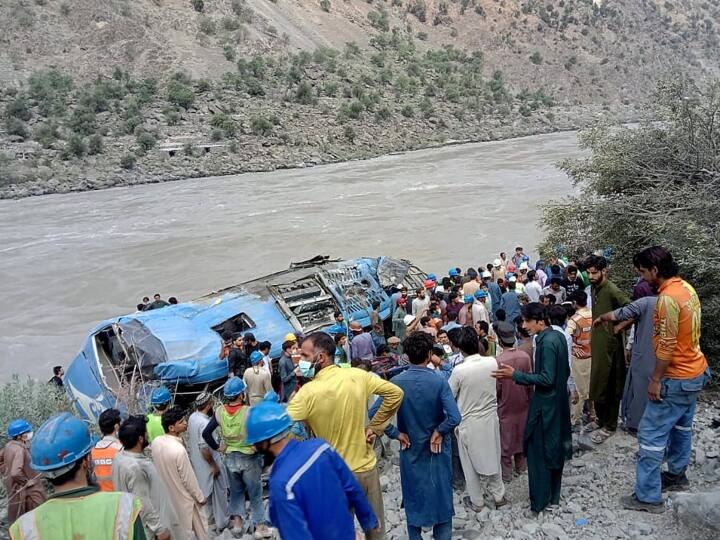 Bus bomb explodes in Pakistan Khyber Pakhtunkhwa 12 killed including 9 Chinese engineers ANN पाकिस्तान के ख़ैबर पख़्तूनख़्वा में बस में बम धमाका, 9 चीनी इंजीनियर सहित 13 लोगों की मौत