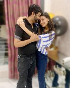 प्रियंका चोपड़ा के भाई की गर्लफ्रेंड ने बर्थडे पर शेयर की हैं ये रोमांटिक तस्वीरें, देसी गर्ल ने किया ऐसा कमेंट