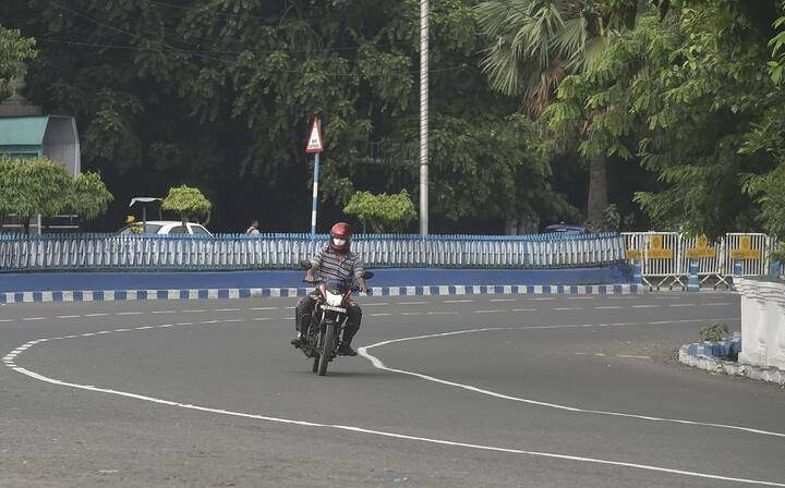 সিনেমা হল, স্পা, সুইমিং পুল বন্ধই থাকছে। শুধুমাত্র রাজ্য-জাতীয় স্তরের প্রশিক্ষণের জন্য সকাল ৬-১০টা পর্যন্ত শর্তসাপেক্ষে খোলা যাবে সুইমিং পুল।