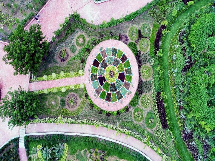 The park includes an interesting labyrinth designed for children.