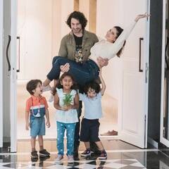 Sunny Leone New House: पत्नी को गोद में उठाकर डेनियल वेबर ने किया गृह प्रवेश, देखिए सनी लियोनी के नए घर के अंदर की तस्वीरें