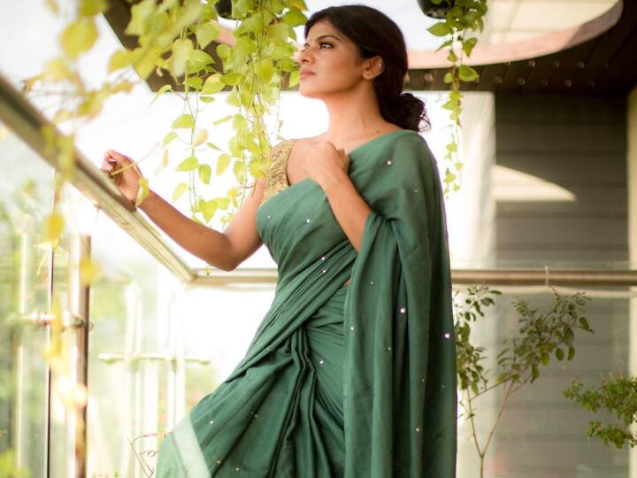 இரு கரைகளை உடைத்திடவே பெருகிடுவாய் கடல் அலையே