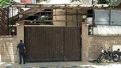 Amitabh Bacchan House : बीग बी आपली 'दीवार' पाडणार? अमिताभ बच्चन यांच्या बंगल्याबाहेर मनसेची पोस्टरबाजी