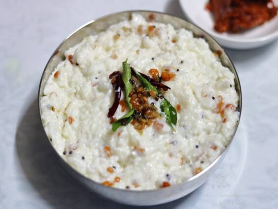 টক দই থাকুক রোজকার ডায়েটে, গুণ জানলে চমকে উঠবেন