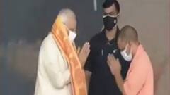 Varanasi में अपने संबोधन में बोले PM Modi, कहा- 'आधुनिक यूपी बनाने में CM yogi का योगदान'