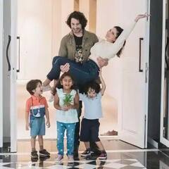 Sunny Leone New House: પત્નીને ખોળામાં ઉંચકીને ડેનિયલ વેબરે કર્યો ગૃહ પ્રવેશ, જુઓ સનીના ઘરની અંદરની તસવીરો.....