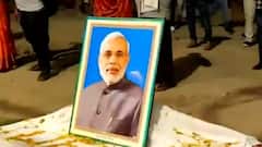 PM Modi के वाराणसी दौरे से पहले अस्सी घाट पर हुई विशेष आरती
