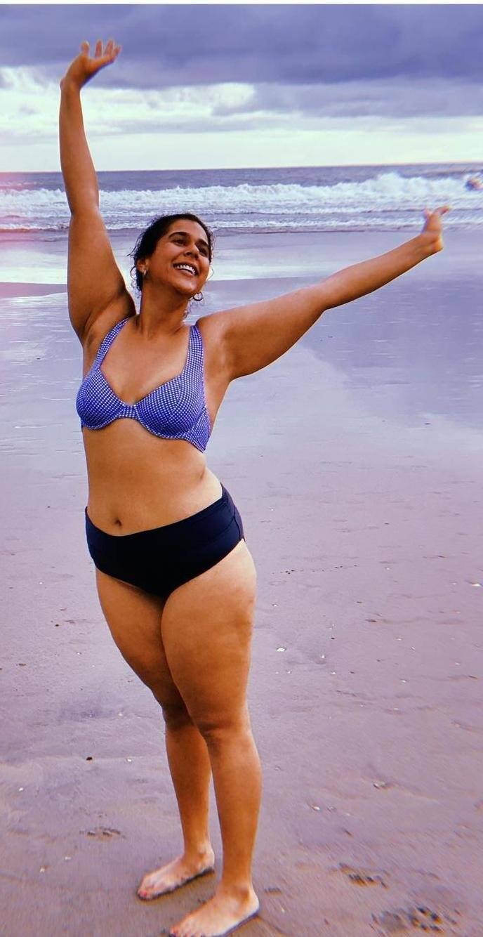 कौन कहता है कि बिकिनी पहनने के लिए आपको परफेक्ट जीरो फिगर चाहिए. रिताशा राठौर की ये फोटो इस बात का सबूत है कि महिलाएं हर रंग रूप और आकार में सुंदर होती है.