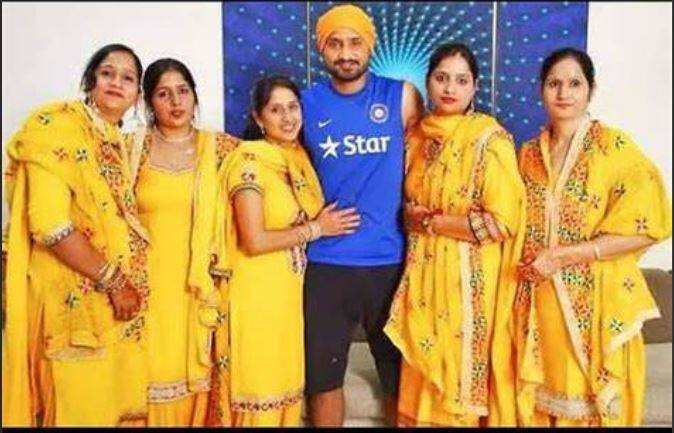 ఐదుగురు అక్కాచెల్లెళ్లతో టర్బోనేటర్ హర్భజన్ సింగ్