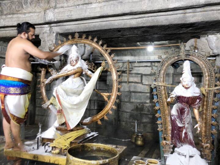 சிவகாமசுந்தரி சமேத நடராஜ பெருமானுக்கு பச்சரிசி மாவு அபிஷேகம்