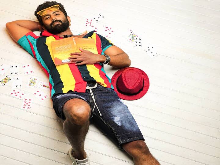 இரண்டு நந்தி விருது மற்றும் இரண்டு தமிழ்நாடு திரைப்பட விருதுகளைப் பெற்றவர்.