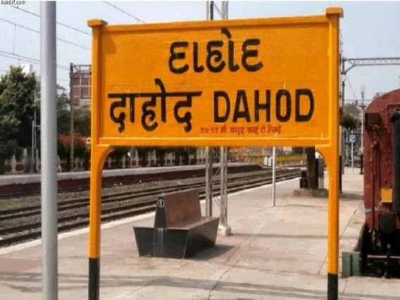 गुजरात: दाहोद जिले से सामने आई शर्मनाक घटना, महिला को निर्वस्त्र कर पूरे गांव में घुमाया गुजरात: दाहोद जिले से सामने आई शर्मनाक घटना, महिला को निर्वस्त्र कर पूरे गांव में घुमाया