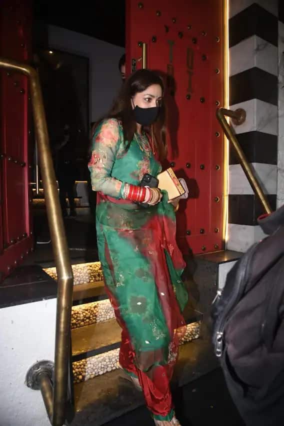 কয়েকদিন আগে বিমানবন্দরেও চিরাচরিত পোশাকেই দেখা গিয়েছে এই অভিনেত্রীকে।