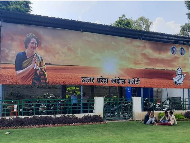 Lucknow: Sonia-Rahul got space on the hoarding of Congress headquarters, picture of Priyanka Gandhi ANN लखनऊ: कांग्रेस मुख्यालय के होर्डिंग पर सोनिया-राहुल को मिली जगह, सिर्फ प्रियंका गांधी की तस्वीर से उठे थे सवाल