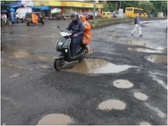 मुंबई की सड़कों की हालत खस्ताहाल, पर पिछले साल के मुकाबले इस साल गड्ढों की शिकायतों में आई बड़ी कमी